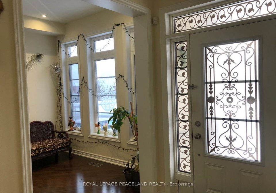 11-mowder-drive-aurora-ontario-n13565892