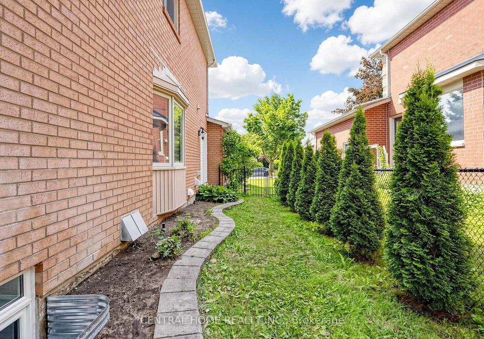 307-alex-doner-drive-newmarket-ontario-n13569464
