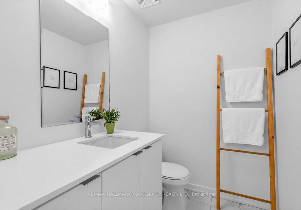 11-lytham-green-circle-newmarket-ontario-n13570588