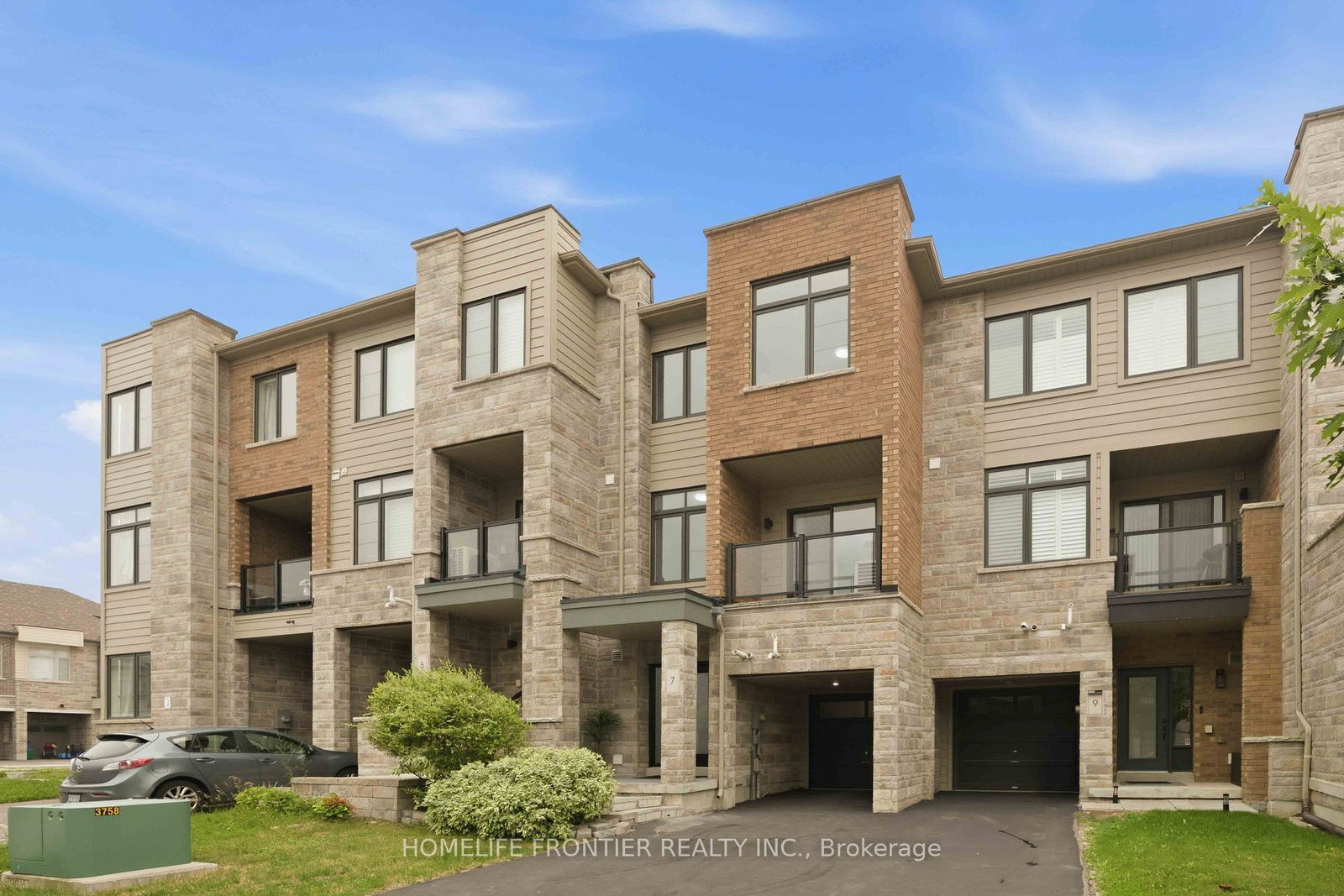 7-vantage-loop-newmarket-ontario-n13571838