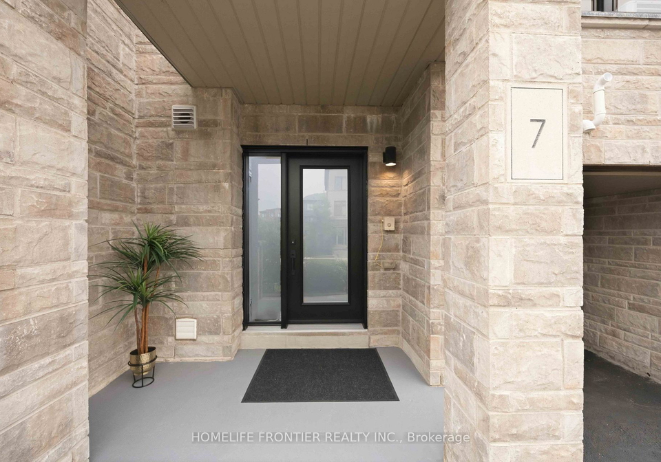 7-vantage-loop-newmarket-ontario-n13571838