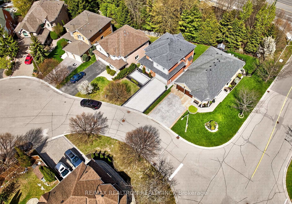 5-yvonne-place-aurora-ontario-n13572216