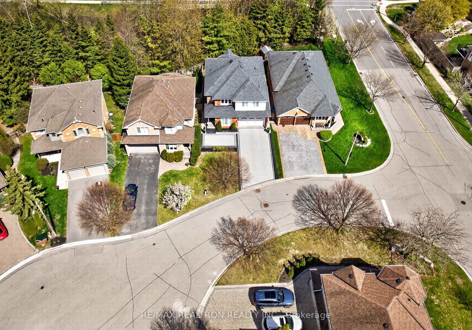 5-yvonne-place-aurora-ontario-n13572216