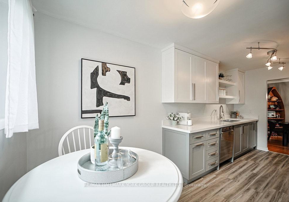 689-sunnypoint-drive-newmarket-ontario-n13574168