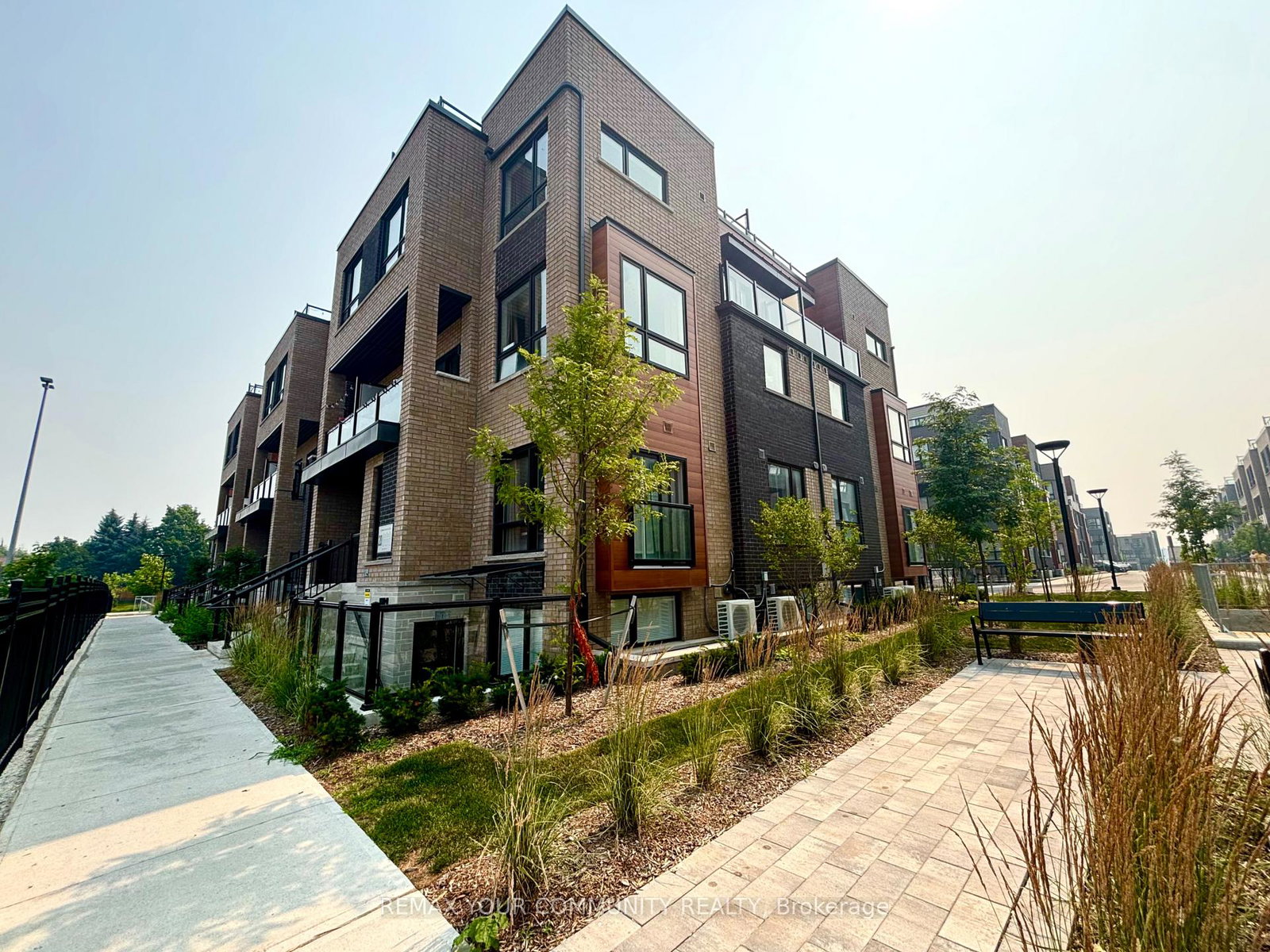 220-lytham-green-circle-newmarket-ontario-n13574778