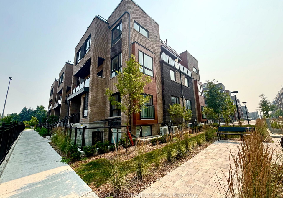 220-lytham-green-circle-newmarket-ontario-n13574778