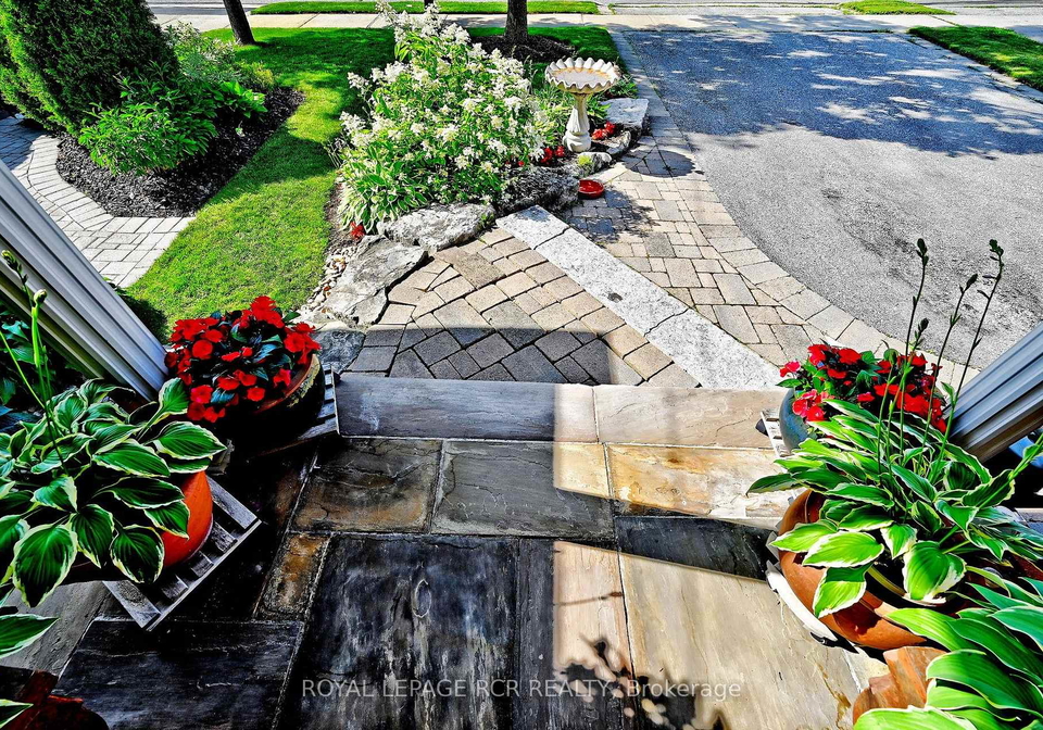 81-woodbury-crescent-newmarket-ontario-n13577308
