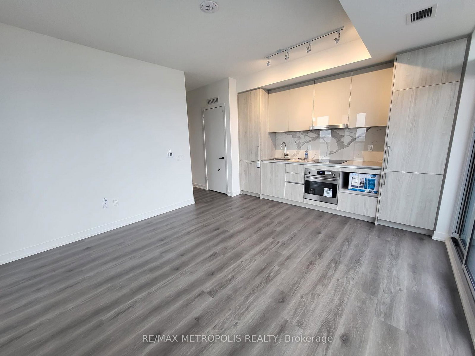 225-commerce-street-vaughan-ontario-n13577786