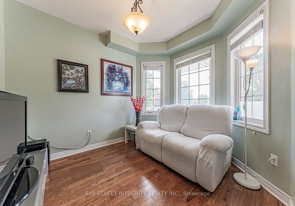 221-woodspring-avenue-newmarket-ontario-n13579918