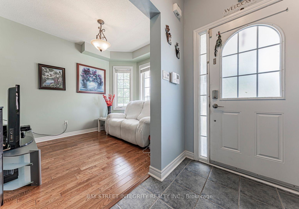 221-woodspring-avenue-newmarket-ontario-n13579918