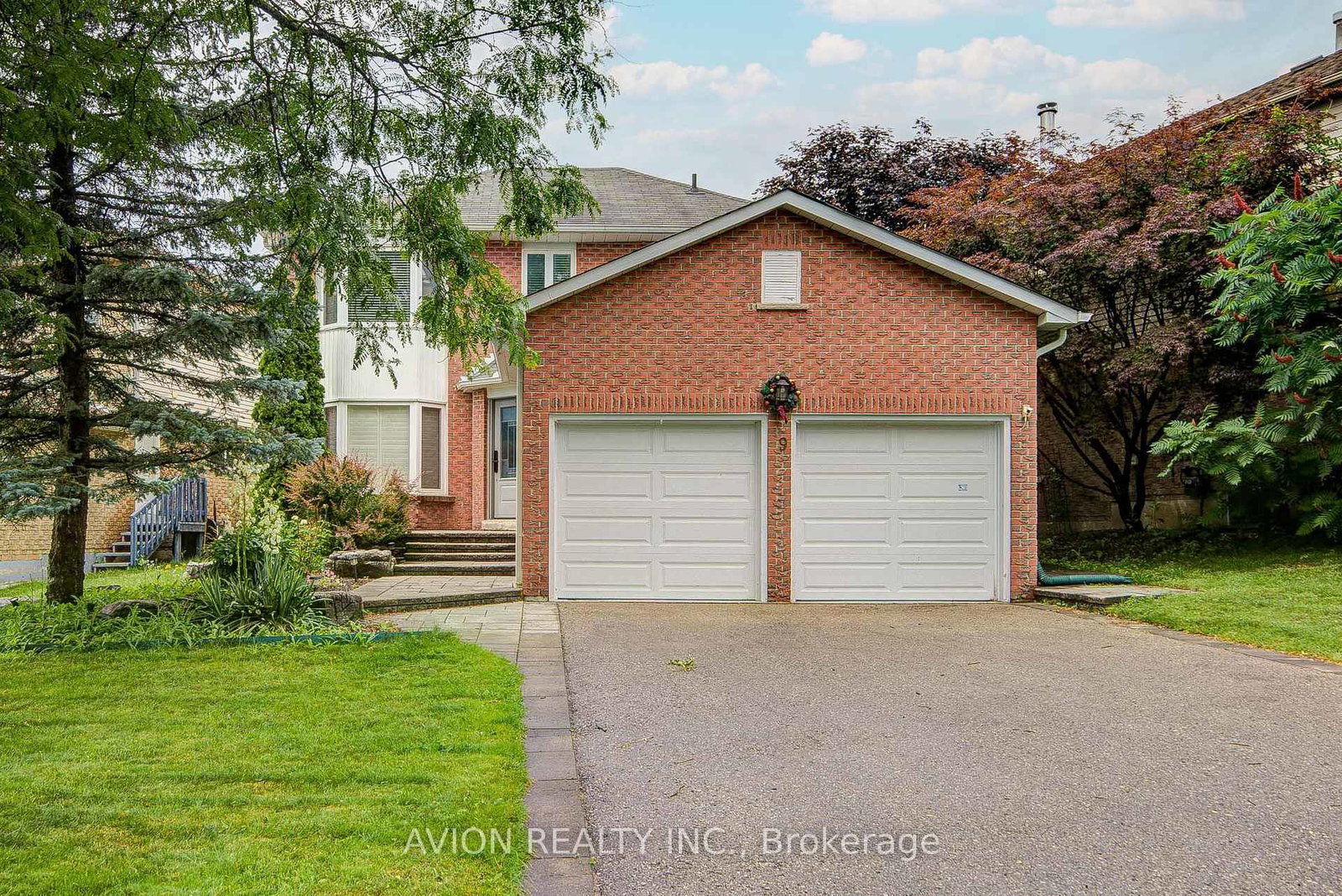 9-falan-heights-crescent-aurora-ontario-n13581736