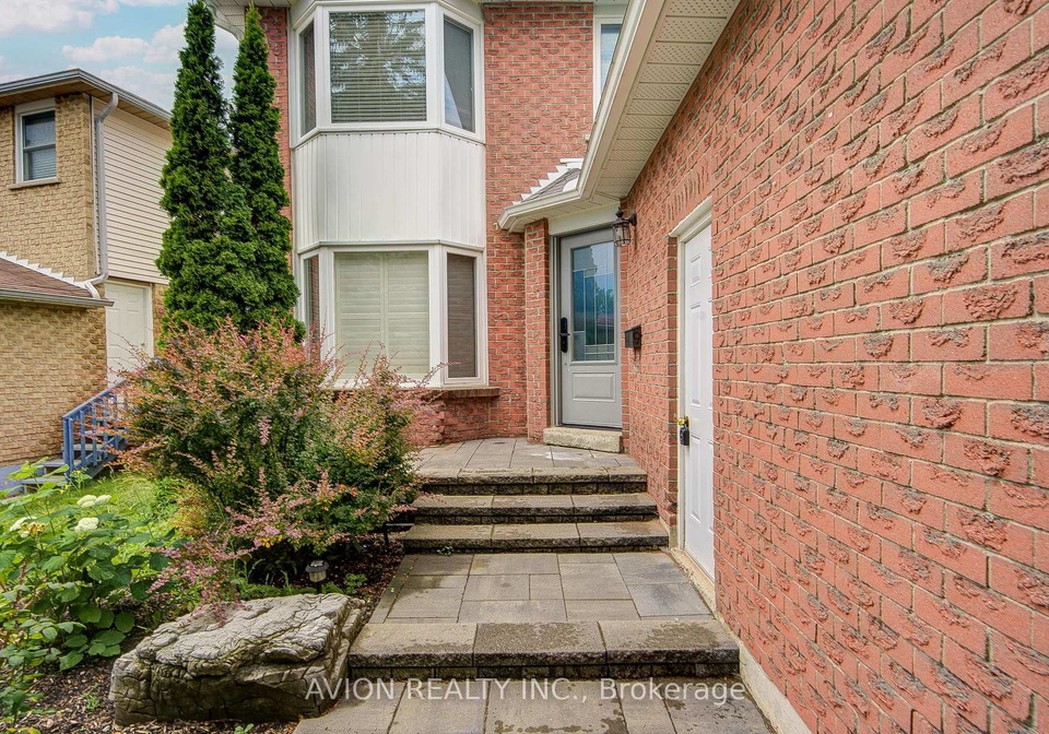 9-falan-heights-crescent-aurora-ontario-n13581736