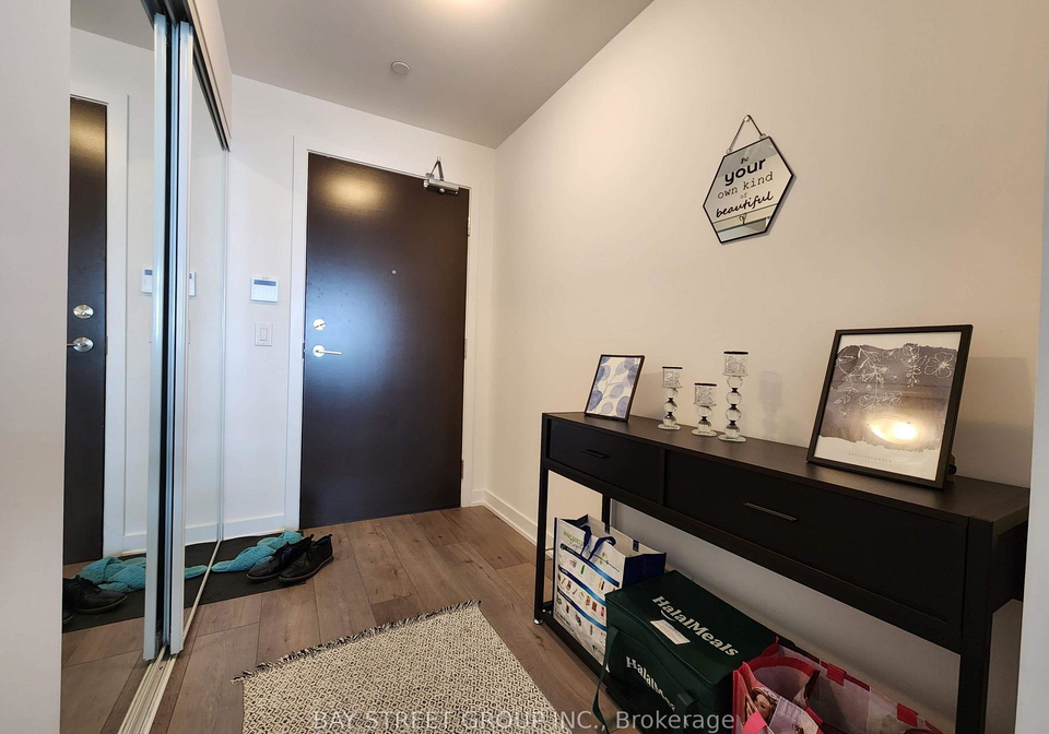 38-honeycrisp-crescent-vaughan-ontario-n13582256