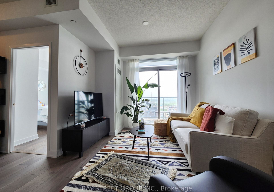 38-honeycrisp-crescent-vaughan-ontario-n13582256