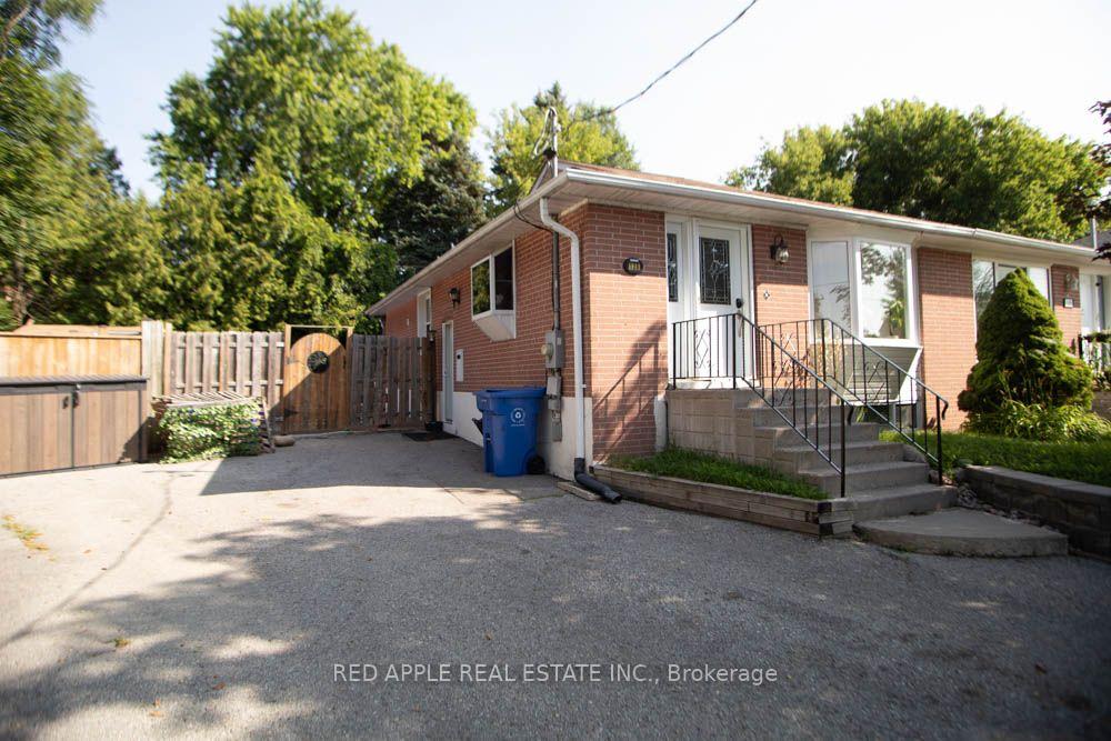 126-longford-drive-newmarket-ontario-n13582356
