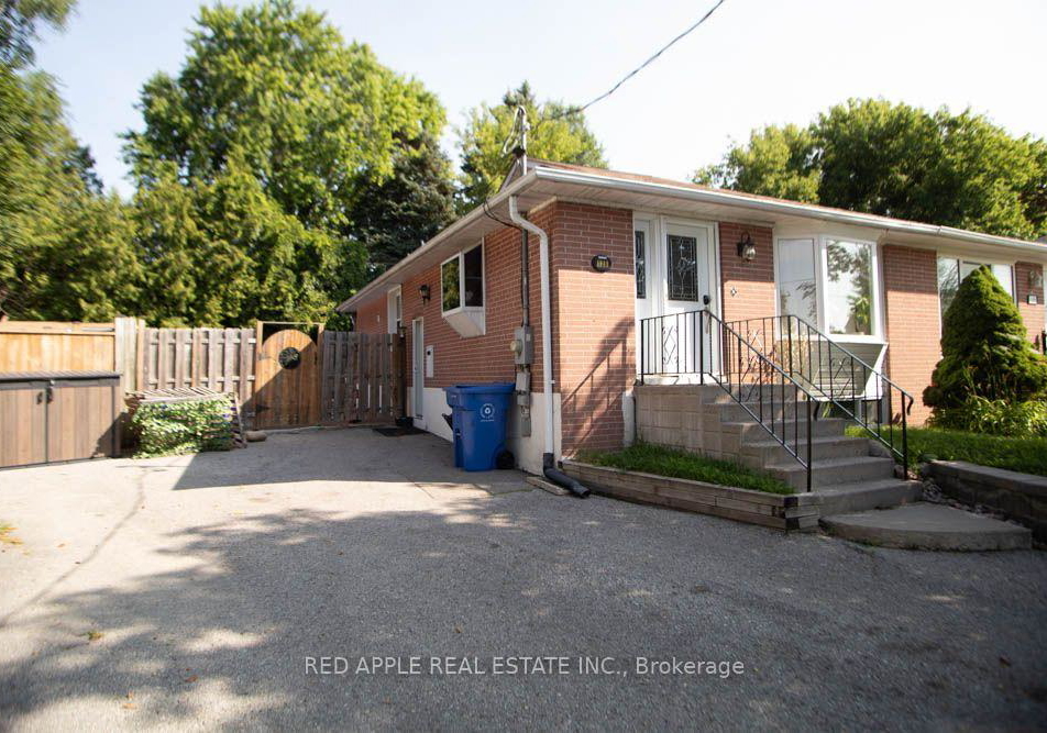 126-longford-drive-newmarket-ontario-n13582356