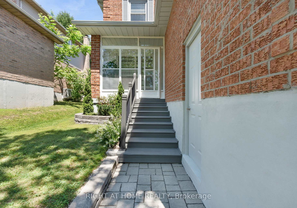 229-billings-crescent-newmarket-ontario-n13586886