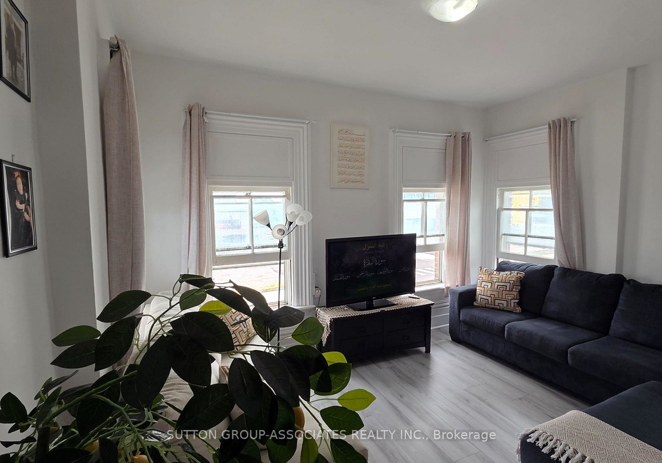 65-holland-street-w-bradford-west-gwillimbury-ontario-n13587552