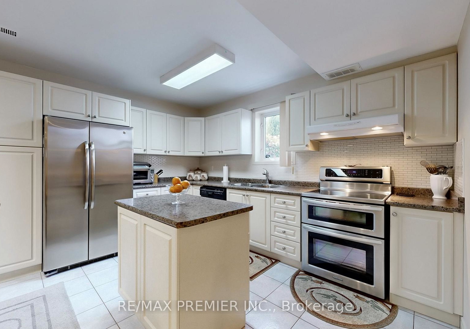 32-veneto-drive-vaughan-ontario-n13589850
