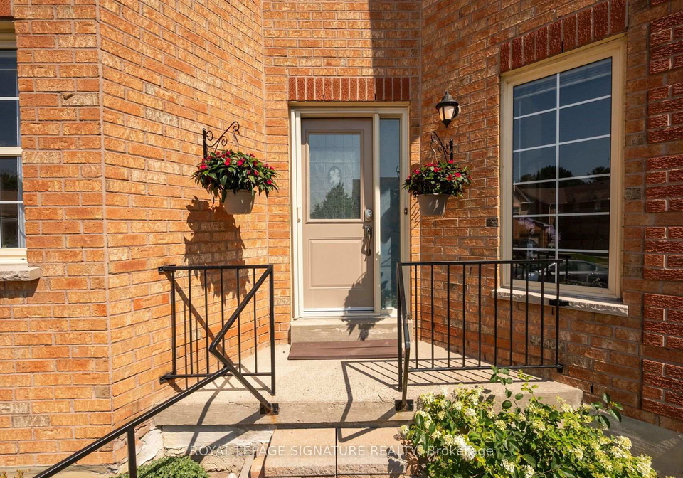 412-butler-court-aurora-ontario-n13591820