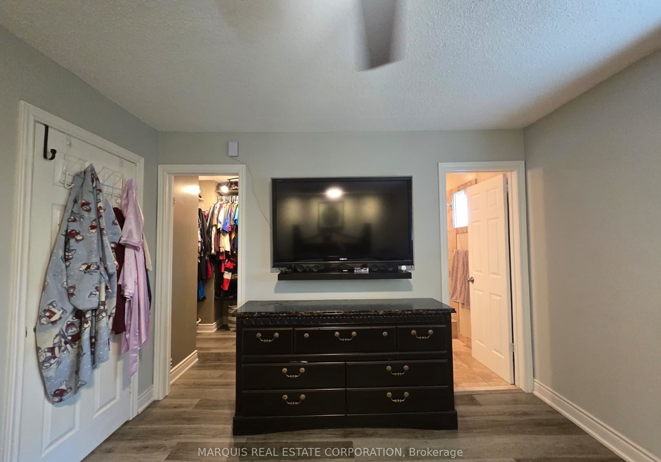 198-forsyth-road-newmarket-ontario-n13593706