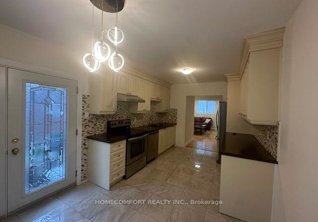 70-hunt-main-floor-avenue-richmond-hill-ontario-n13594080