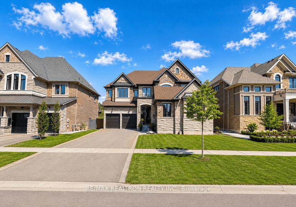 26-sir-henry-court-king-ontario-n13594884