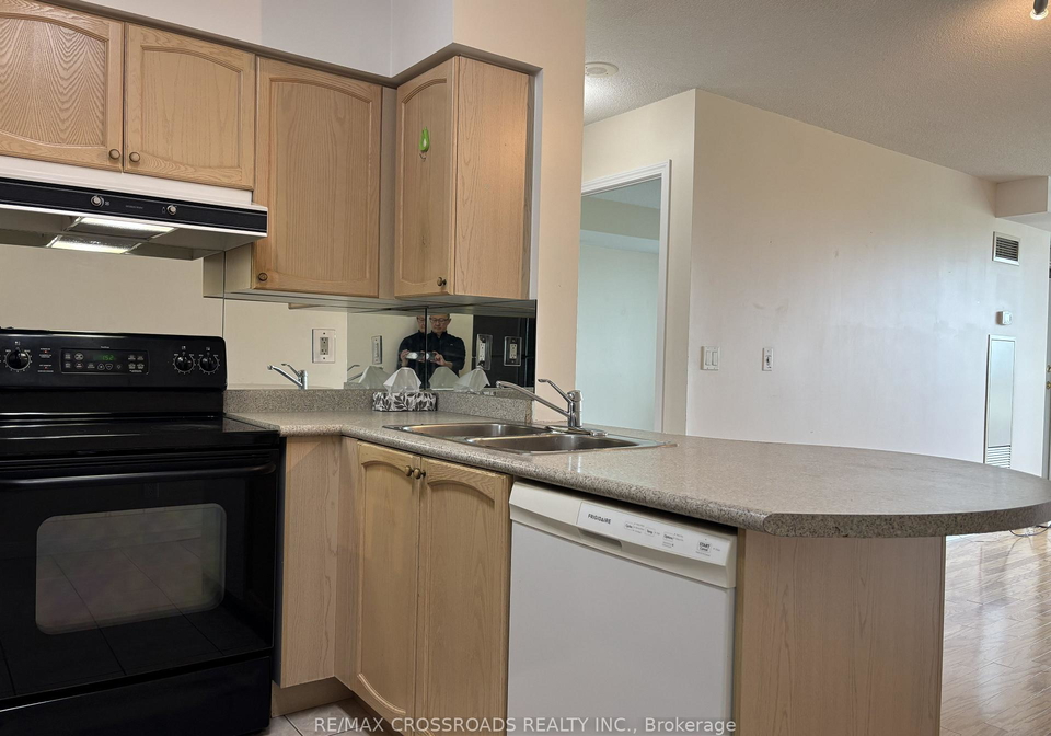 23-oneida-crescent-richmond-hill-ontario-n13595144