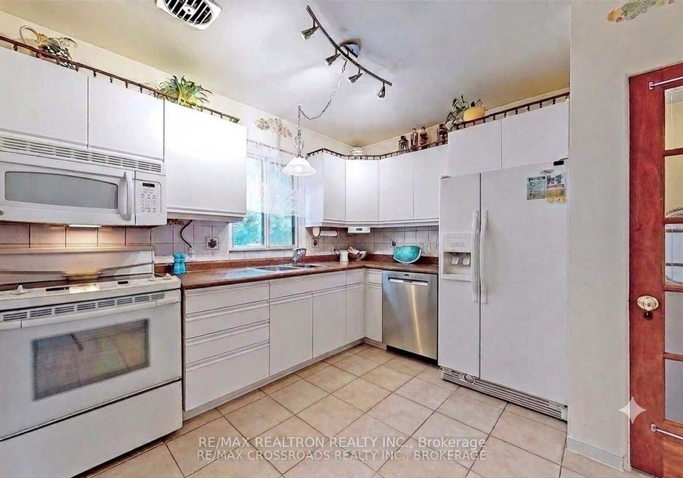 241-septonne-avenue-newmarket-ontario-n13595516