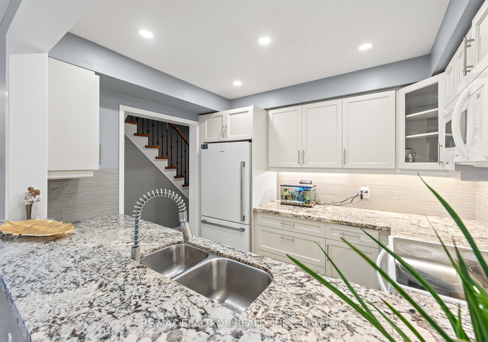 71-ochalski-road-aurora-ontario-n13597756