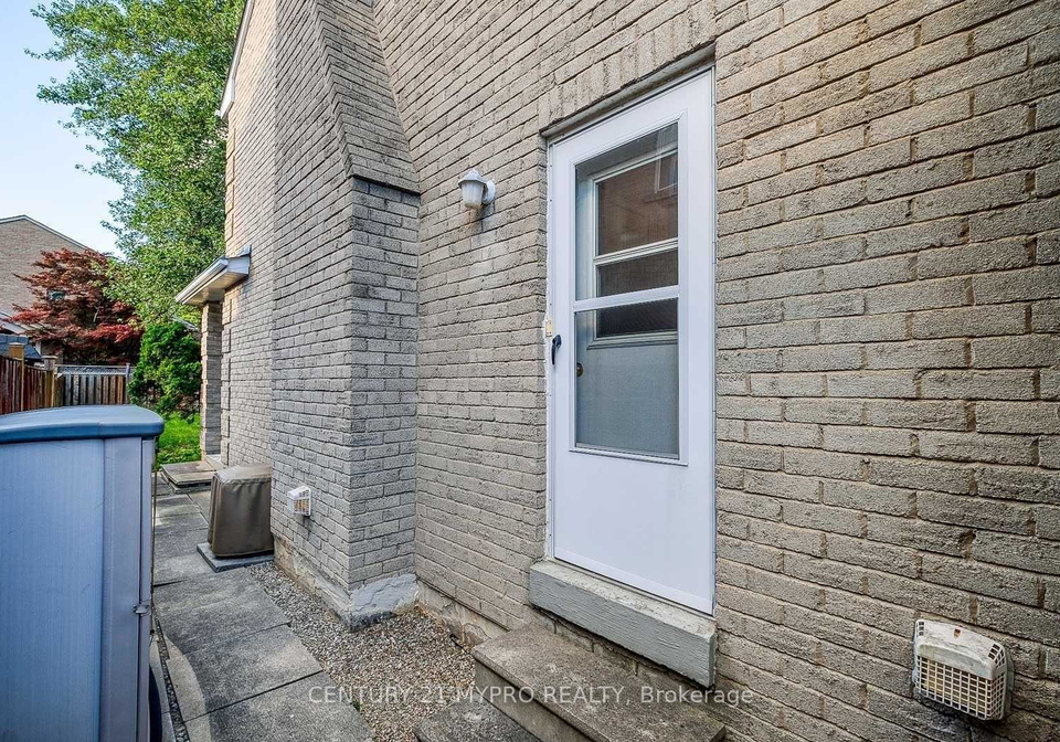 56-longwater-chase-markham-ontario-n13597770