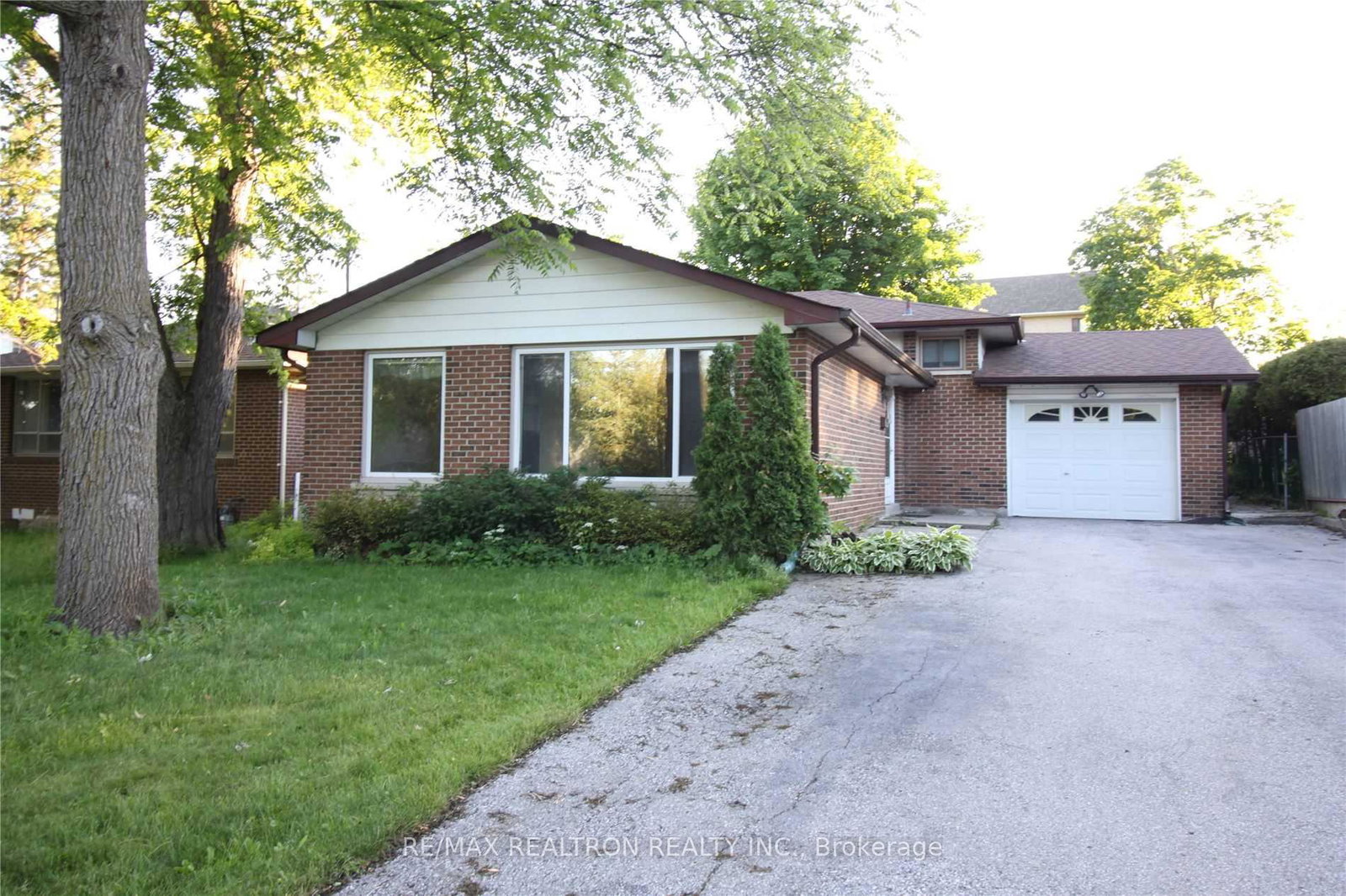 180-church-street-s-richmond-hill-ontario-n13599986