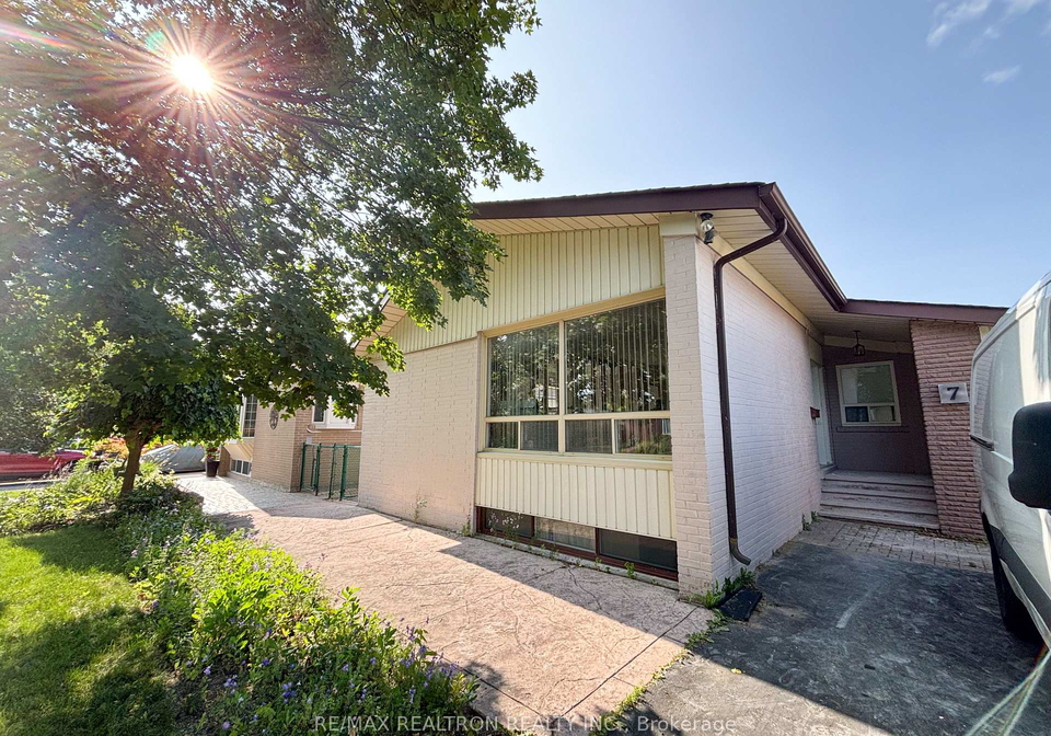 7-rockport-crescent-richmond-hill-ontario-n13600814