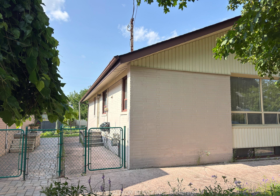 7-rockport-crescent-richmond-hill-ontario-n13600814