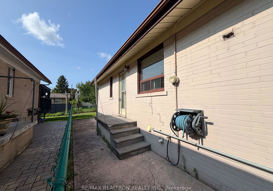 7-rockport-crescent-richmond-hill-ontario-n13600814