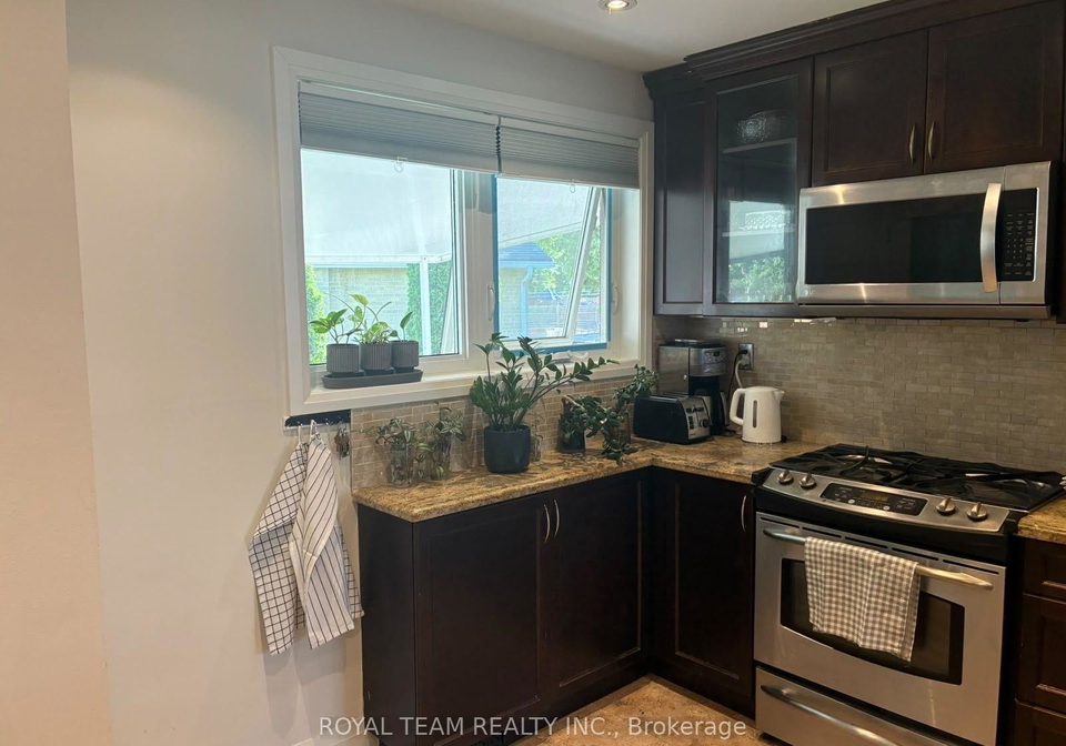 36-child-drive-aurora-ontario-n13603678