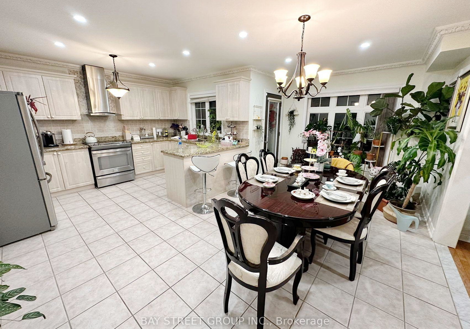 384-spruce-grove-crescent-newmarket-ontario-n13605090