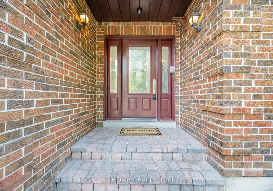 4-simmons-crescent-aurora-ontario-n13605506