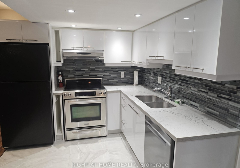 58-stemmle-bsmnt-drive-aurora-ontario-n13606536