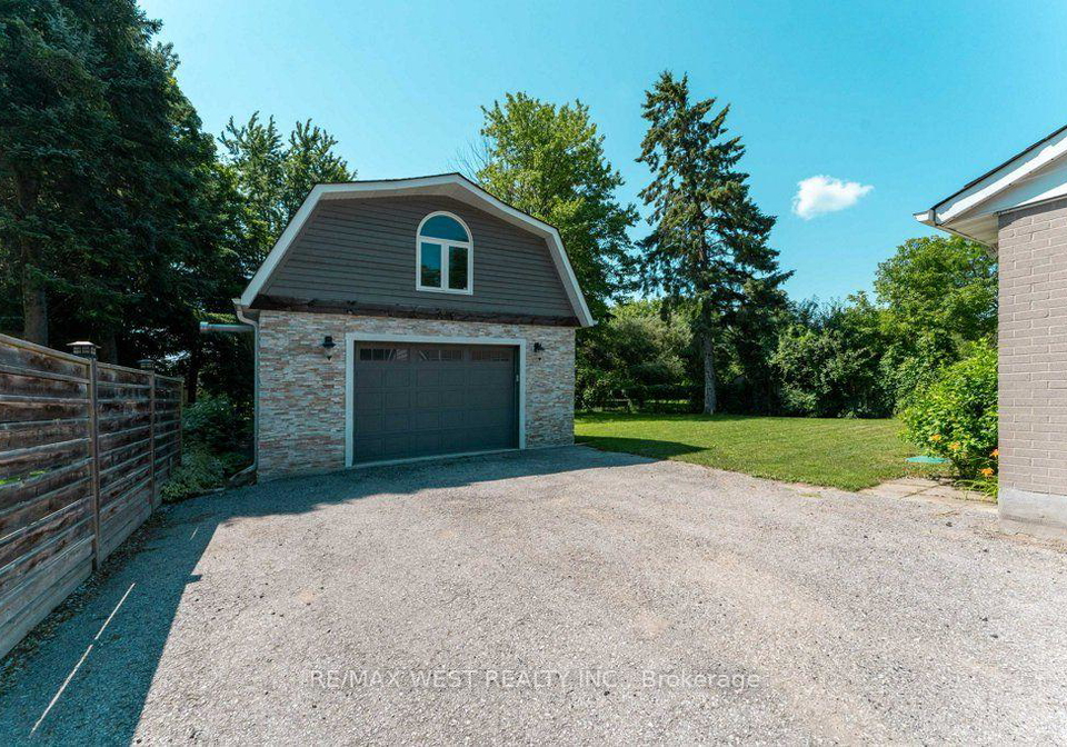 67-garage-may-avenue-east-gwillimbury-ontario-n13607112