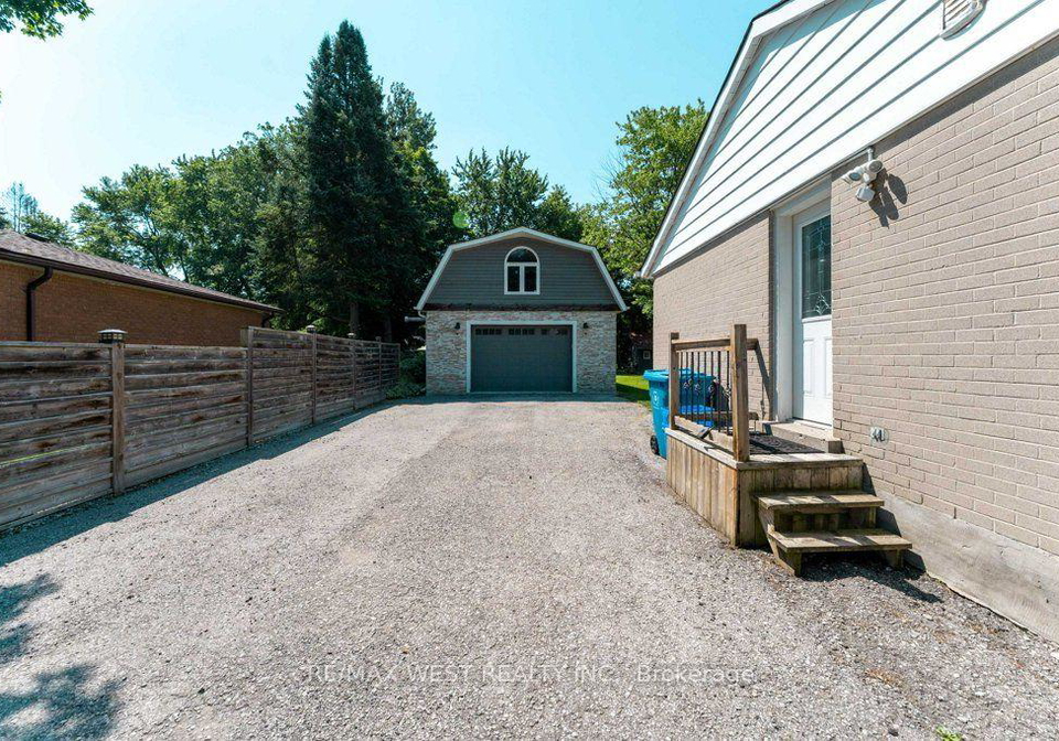 67-garage-may-avenue-east-gwillimbury-ontario-n13607112