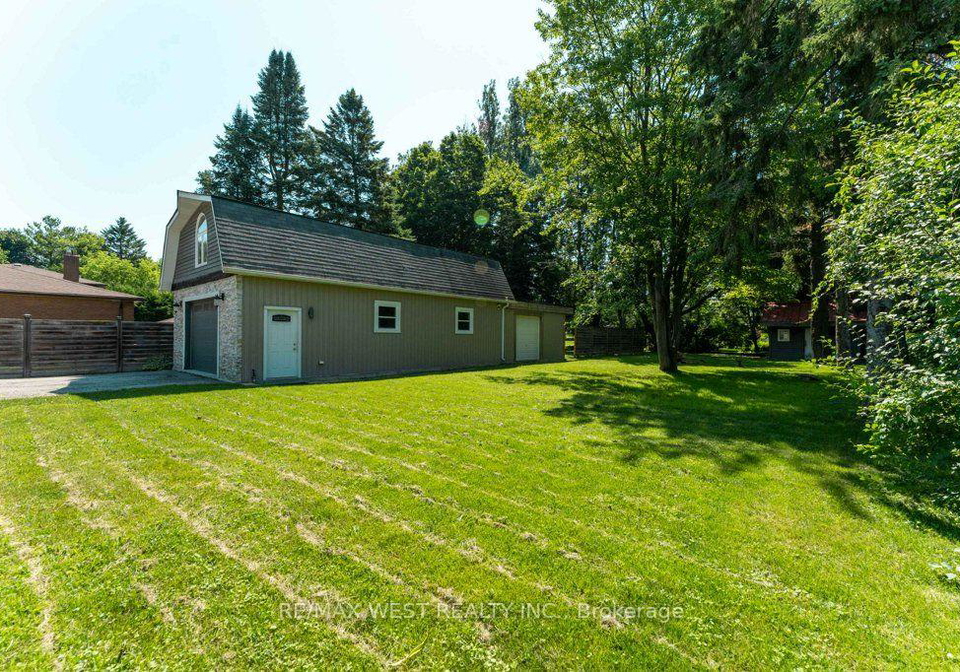 67-garage-may-avenue-east-gwillimbury-ontario-n13607112