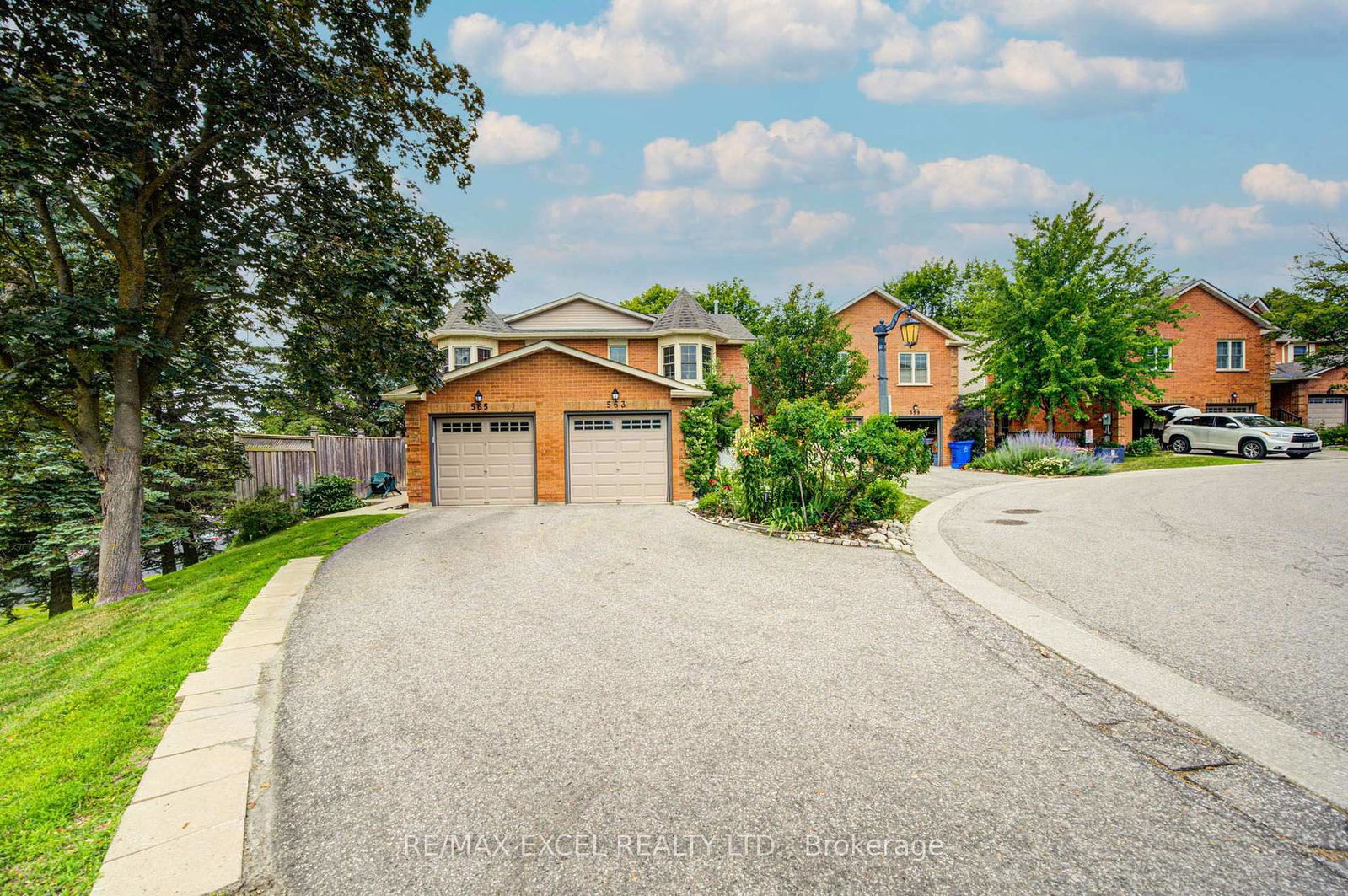 563-tara-hill-circle-aurora-ontario-n13608274