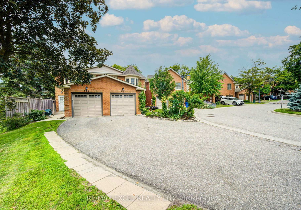563-tara-hill-circle-aurora-ontario-n13608274