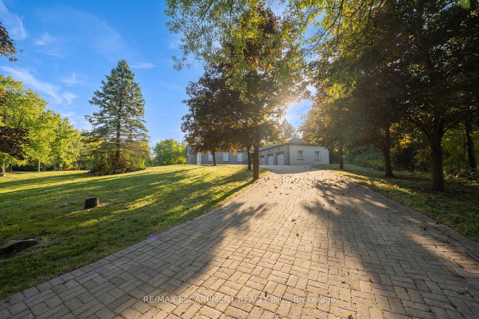 8-ridgewood-drive-richmond-hill-ontario-n13608280