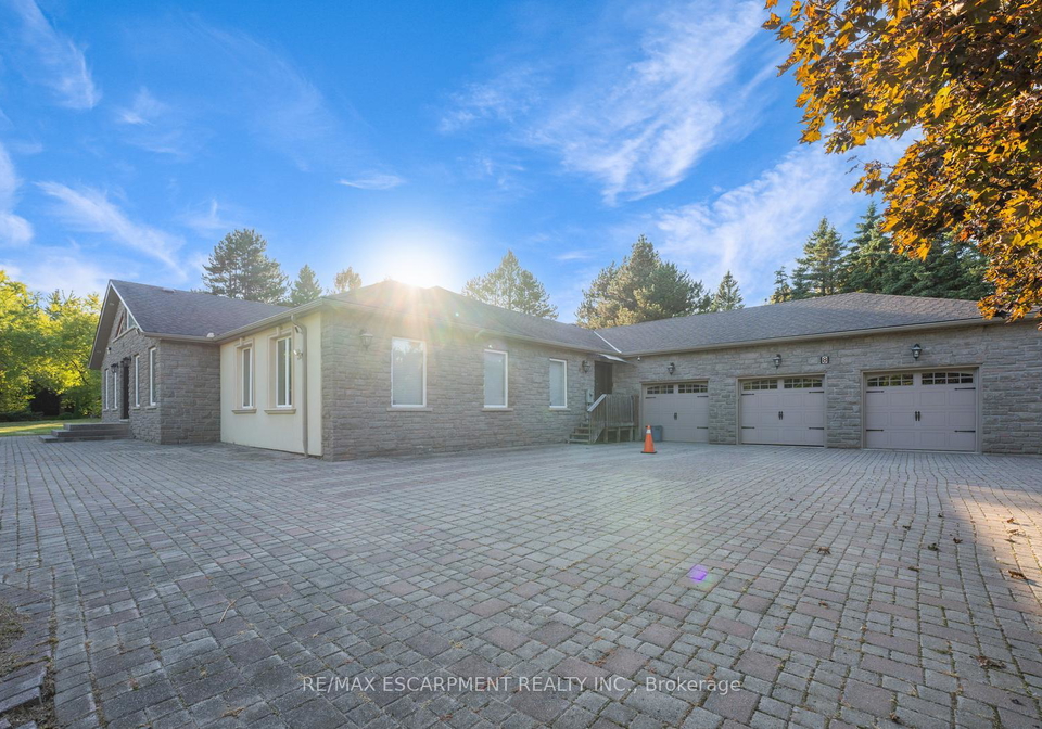 8-ridgewood-drive-richmond-hill-ontario-n13608280