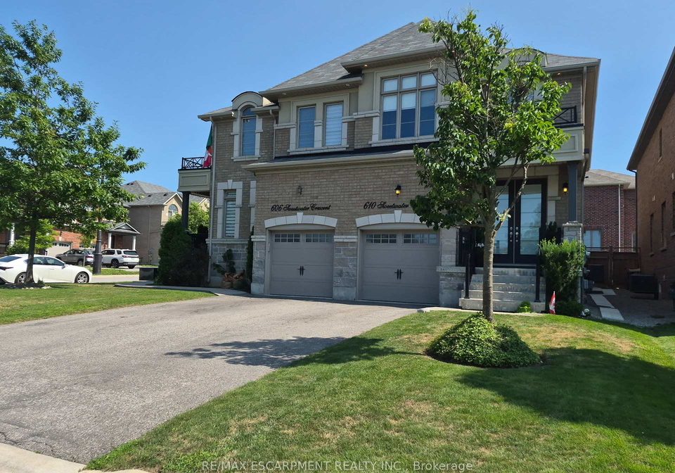 610-sweetwater-crescent-newmarket-ontario-n13609350