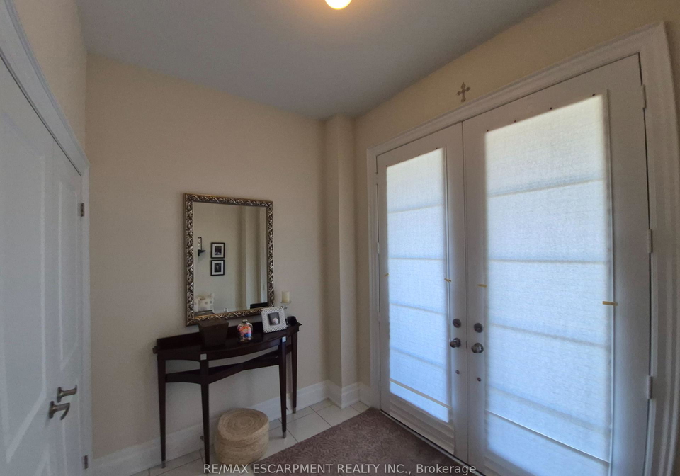 610-sweetwater-crescent-newmarket-ontario-n13609350