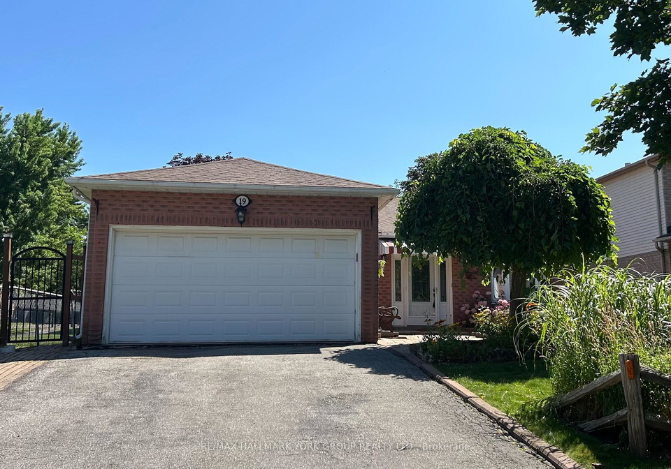 19-stonehill-boulevard-east-gwillimbury-ontario-n13610282