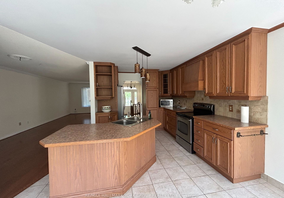 19-stonehill-boulevard-east-gwillimbury-ontario-n13610282